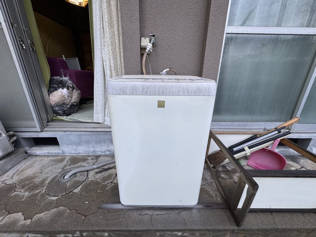 ベランダ洗濯機周り 片付け前